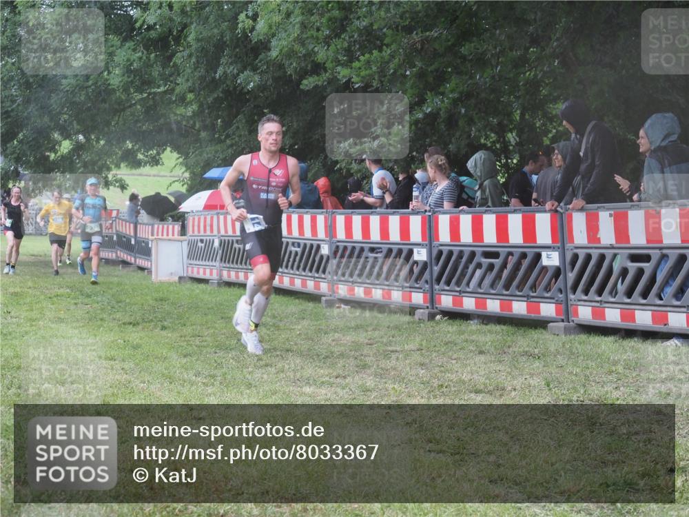 21.06.2025 - 27. Vierlanden-Triathlon KatJ http://msf.ph/oto/8033367 15.06.2025 13:45:05 Ziel 811, 849, 881, 930, 956, 1114 meine-sportfotos.de