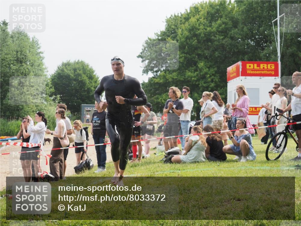 15.06.2025 - 27. Vierlanden-Triathlon KatJ http://msf.ph/oto/8033372 15.06.2025 11:15:47 Schwimmen 881, 919, 927, 946, 960 meine-sportfotos.de