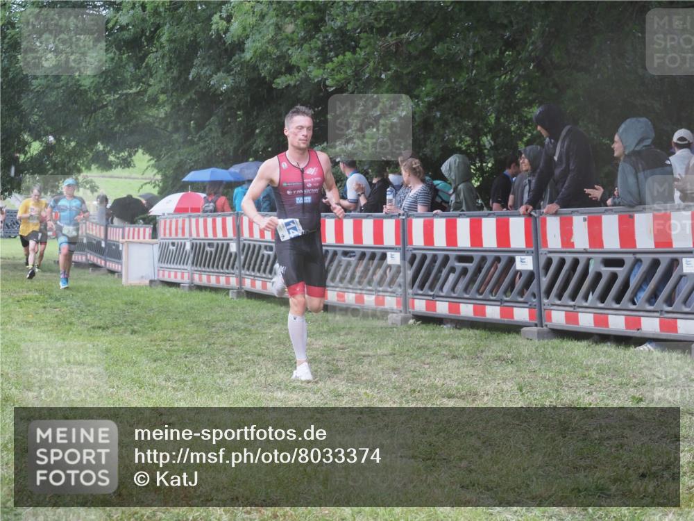 21.06.2025 - 27. Vierlanden-Triathlon KatJ http://msf.ph/oto/8033374 15.06.2025 13:45:05 Ziel 811, 849, 881, 930, 956, 1114 meine-sportfotos.de