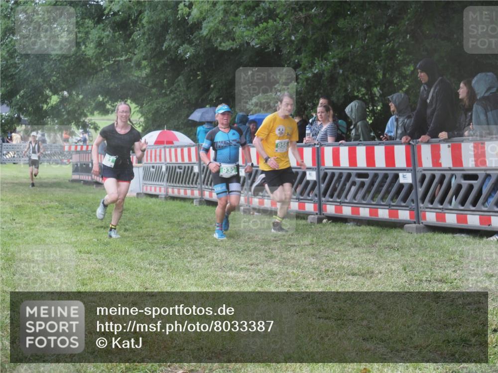 21.06.2025 - 27. Vierlanden-Triathlon KatJ http://msf.ph/oto/8033387 15.06.2025 13:45:08 Ziel 849, 881, 930, 956 meine-sportfotos.de