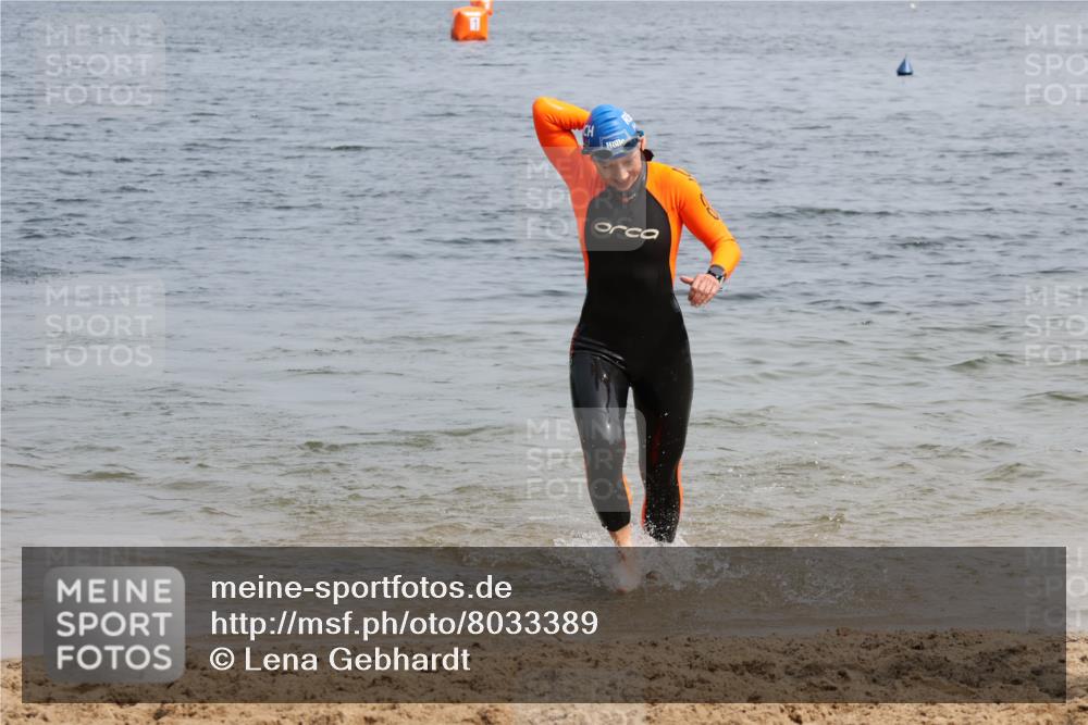 15.06.2025 - 27. Vierlanden-Triathlon Lena Gebhardt http://msf.ph/oto/8033389 15.06.2025 11:17:17 Schwimmen 911, 944, 979 meine-sportfotos.de