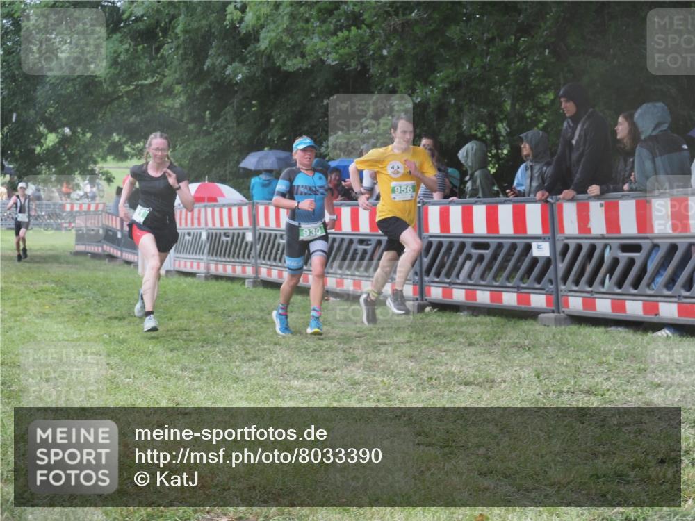 21.06.2025 - 27. Vierlanden-Triathlon KatJ http://msf.ph/oto/8033390 15.06.2025 13:45:08 Ziel 849, 881, 930, 956 meine-sportfotos.de
