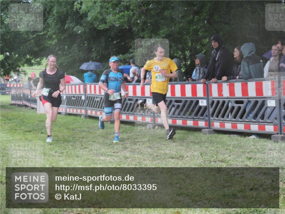 21.06.2025 - 27. Vierlanden-Triathlon KatJ http://msf.ph/oto/8033395 15.06.2025 13:45:08 Ziel 849, 881, 930, 956 meine-sportfotos.de