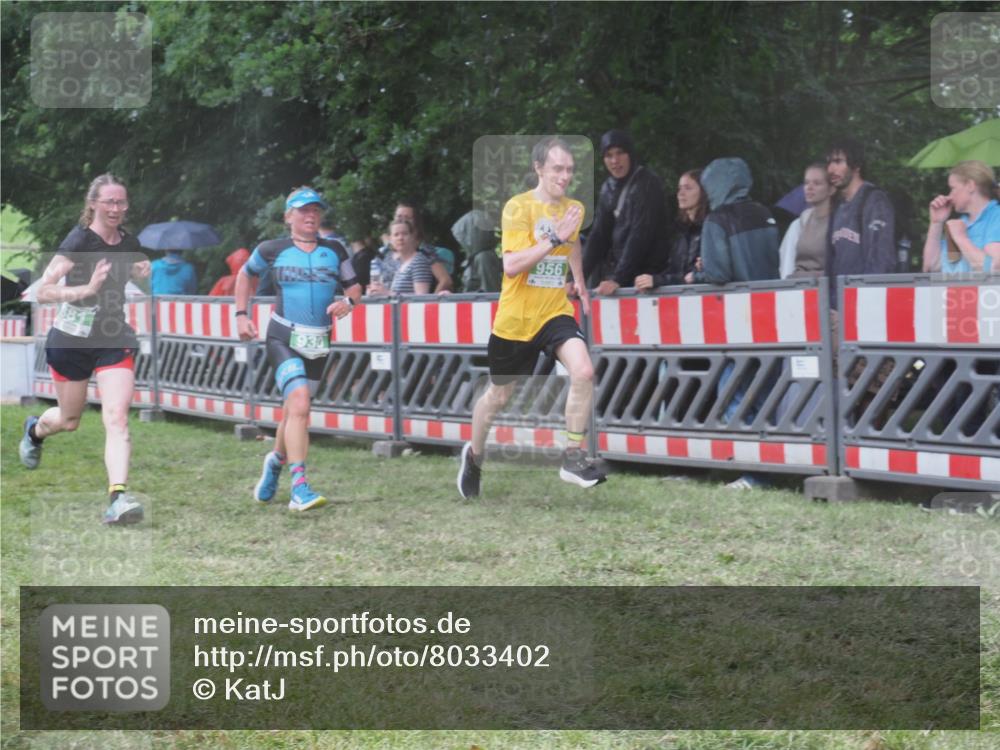 21.06.2025 - 27. Vierlanden-Triathlon KatJ http://msf.ph/oto/8033402 15.06.2025 13:45:08 Ziel 849, 881, 930, 956 meine-sportfotos.de