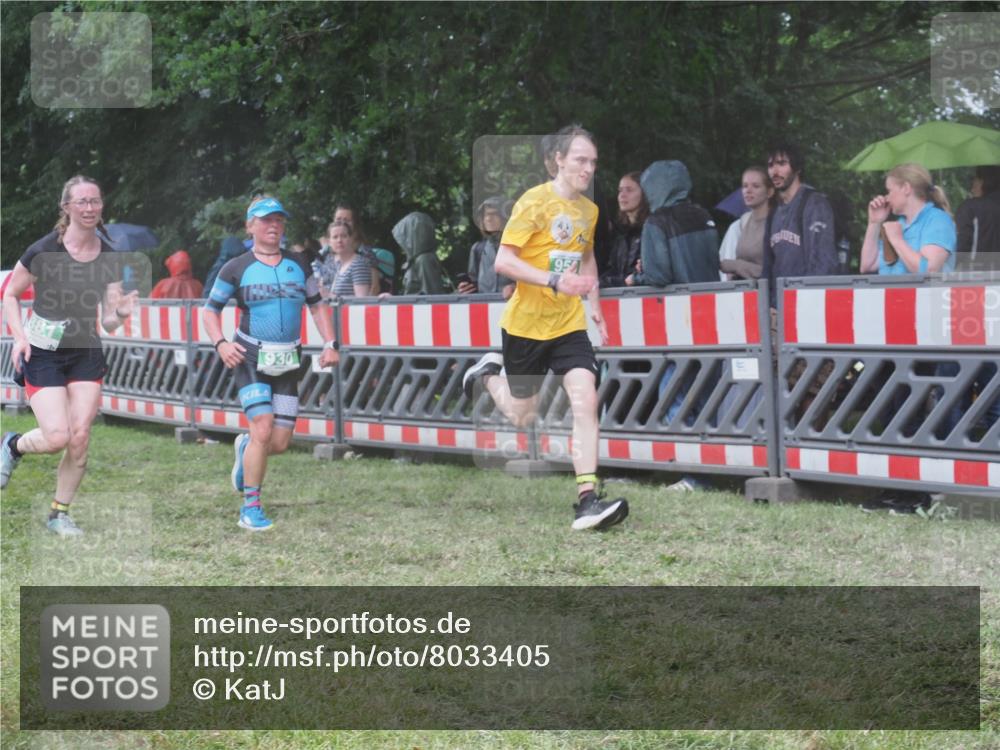 21.06.2025 - 27. Vierlanden-Triathlon KatJ http://msf.ph/oto/8033405 15.06.2025 13:45:08 Ziel 849, 881, 930, 956 meine-sportfotos.de
