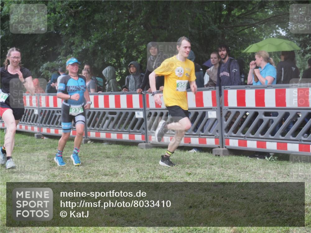 21.06.2025 - 27. Vierlanden-Triathlon KatJ http://msf.ph/oto/8033410 15.06.2025 13:45:09 Ziel 849, 881, 930, 956 meine-sportfotos.de