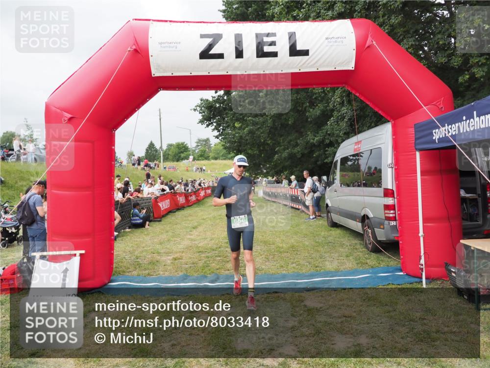 21.06.2025 - 27. Vierlanden-Triathlon MichiJ http://msf.ph/oto/8033418 15.06.2026 12:55:10 Ziel 656 meine-sportfotos.de
