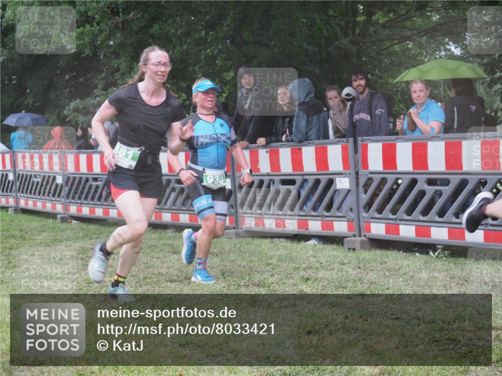 21.06.2025 - 27. Vierlanden-Triathlon KatJ http://msf.ph/oto/8033421 15.06.2025 13:45:09 Ziel 849, 881, 930, 956 meine-sportfotos.de