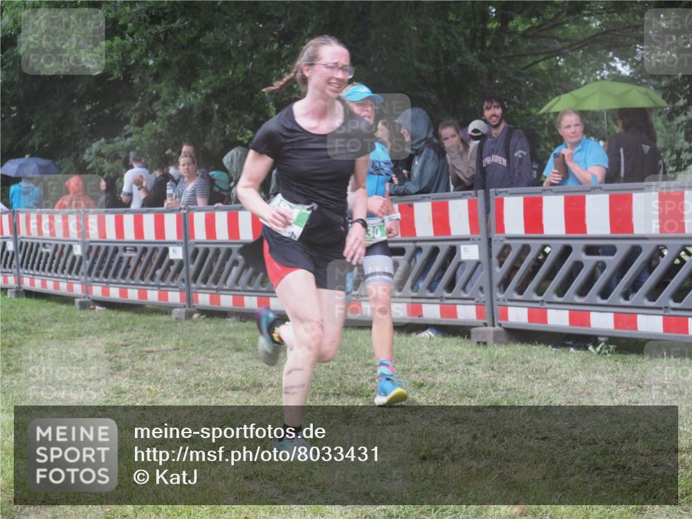 21.06.2025 - 27. Vierlanden-Triathlon KatJ http://msf.ph/oto/8033431 15.06.2025 13:45:09 Ziel 849, 881, 930, 956 meine-sportfotos.de