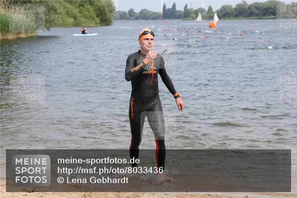 15.06.2025 - 27. Vierlanden-Triathlon Lena Gebhardt http://msf.ph/oto/8033436 15.06.2025 11:17:28 Schwimmen 849, 911, 973 meine-sportfotos.de