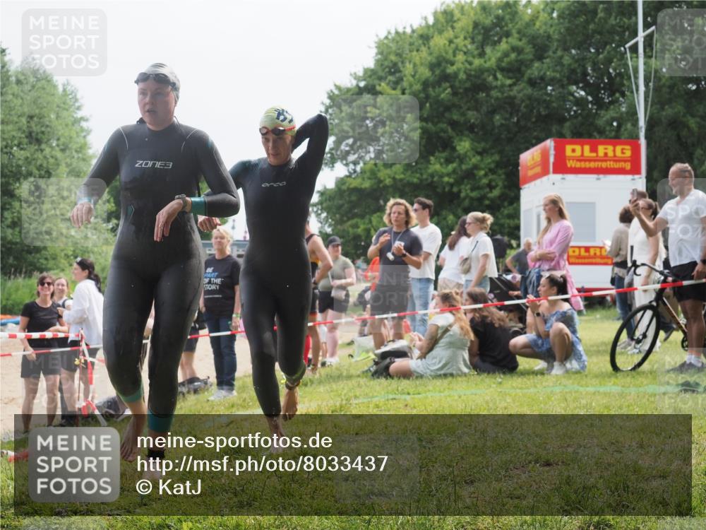 15.06.2025 - 27. Vierlanden-Triathlon KatJ http://msf.ph/oto/8033437 15.06.2025 11:15:53 Schwimmen 881, 919, 946, 951, 960, 963 meine-sportfotos.de