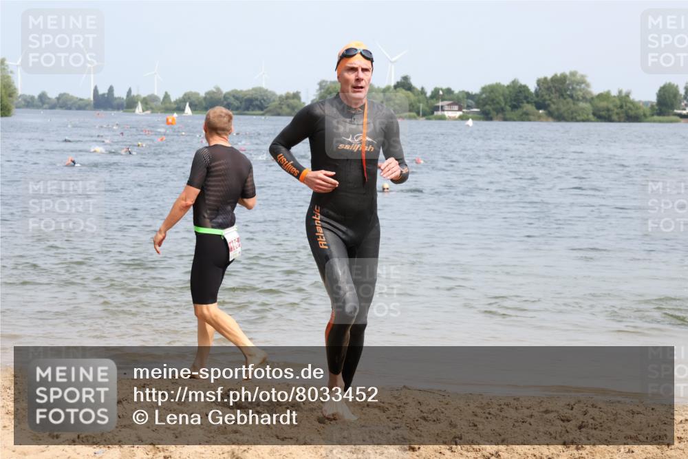 15.06.2025 - 27. Vierlanden-Triathlon Lena Gebhardt http://msf.ph/oto/8033452 15.06.2025 11:17:31 Schwimmen 849, 911, 973 meine-sportfotos.de
