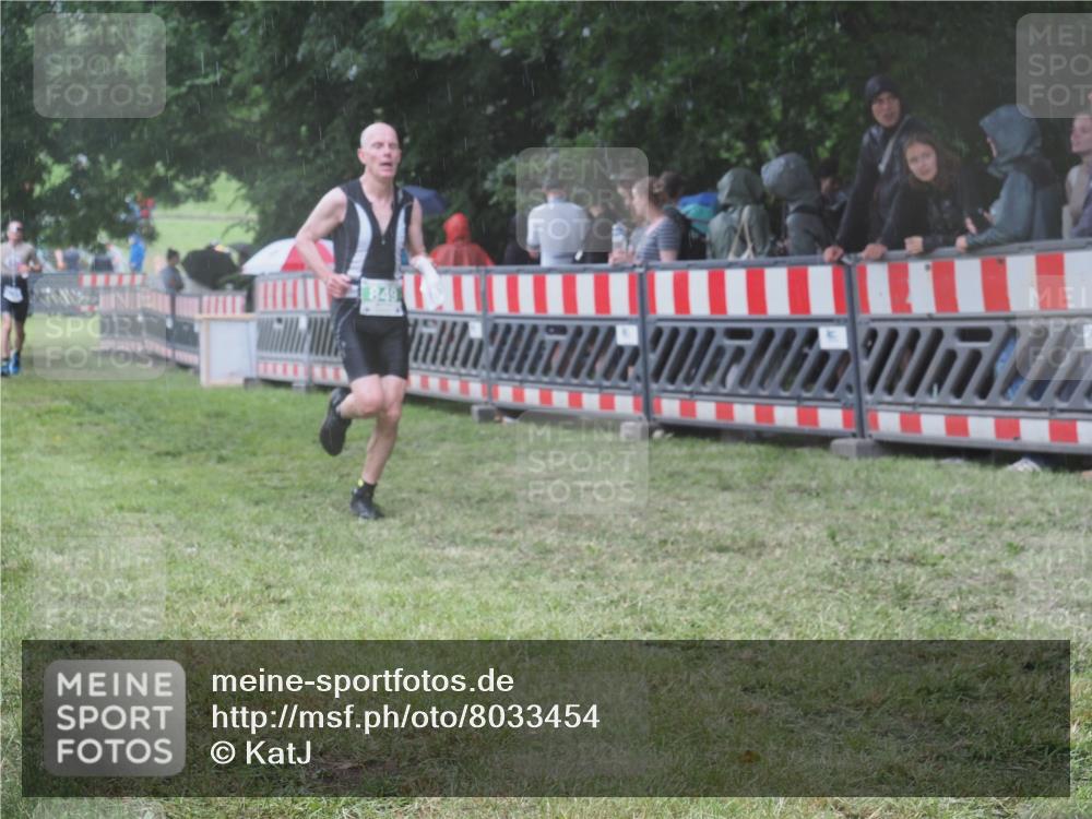 21.06.2025 - 27. Vierlanden-Triathlon KatJ http://msf.ph/oto/8033454 15.06.2025 13:45:13 Ziel 849 meine-sportfotos.de