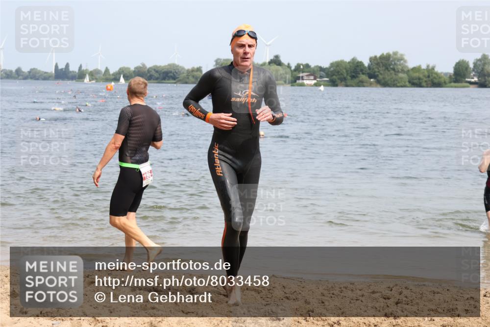 15.06.2025 - 27. Vierlanden-Triathlon Lena Gebhardt http://msf.ph/oto/8033458 15.06.2025 11:17:31 Schwimmen 849, 911, 973 meine-sportfotos.de