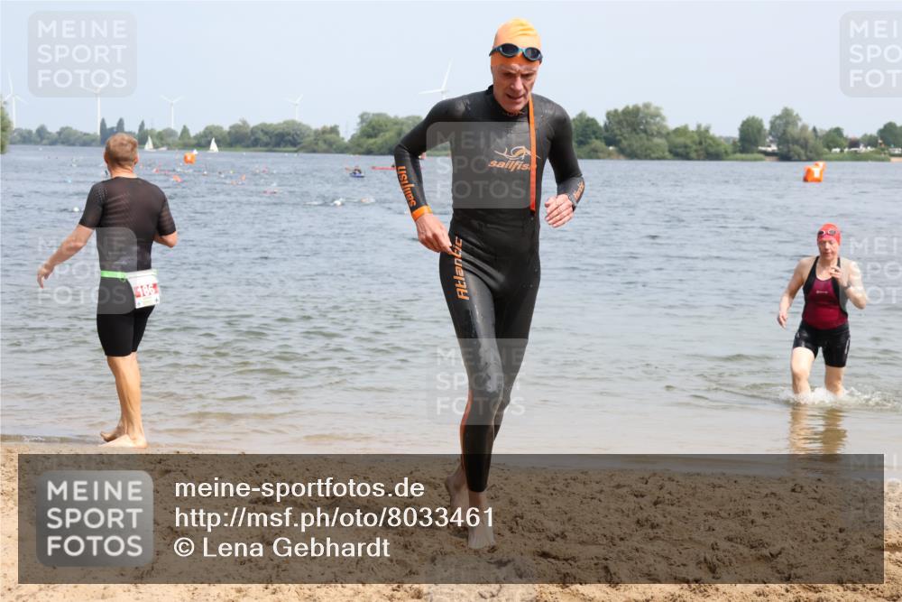 15.06.2025 - 27. Vierlanden-Triathlon Lena Gebhardt http://msf.ph/oto/8033461 15.06.2025 11:17:32 Schwimmen 849, 973 meine-sportfotos.de