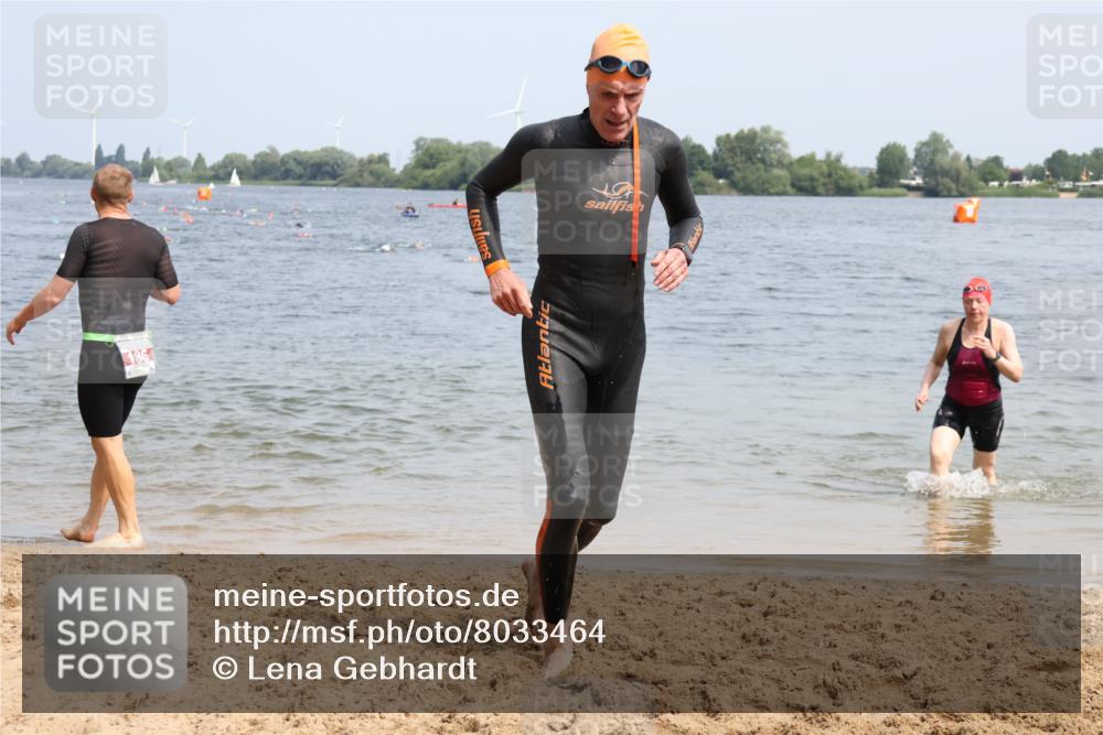 15.06.2025 - 27. Vierlanden-Triathlon Lena Gebhardt http://msf.ph/oto/8033464 15.06.2025 11:17:32 Schwimmen 849, 973 meine-sportfotos.de