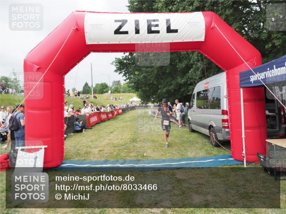 21.06.2025 - 27. Vierlanden-Triathlon MichiJ http://msf.ph/oto/8033466 15.06.2026 12:55:17 Ziel 116, 656 meine-sportfotos.de