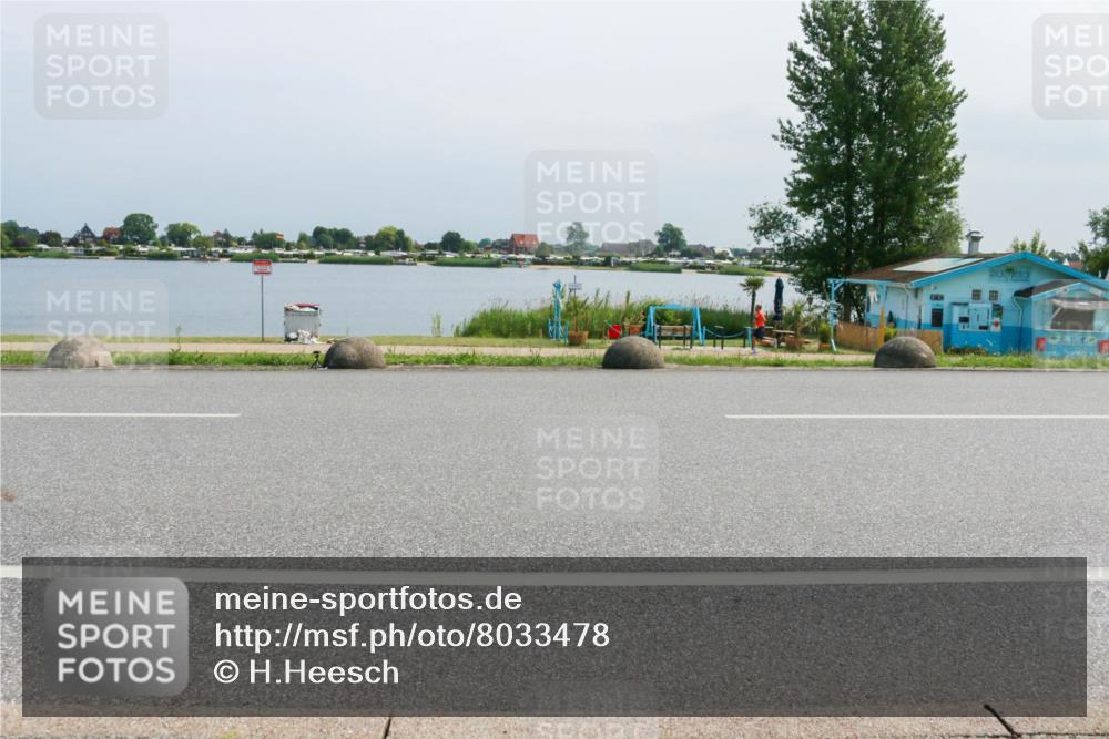 15.06.2025 - 27. Vierlanden-Triathlon H.Heesch http://msf.ph/oto/8033478 15.06.2025 11:40:30 Radfahren 647, 694, 707, 710, 740 meine-sportfotos.de