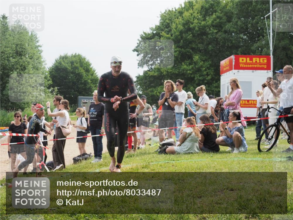 15.06.2025 - 27. Vierlanden-Triathlon KatJ http://msf.ph/oto/8033487 15.06.2025 11:15:58 Schwimmen 919, 946, 951, 963 meine-sportfotos.de