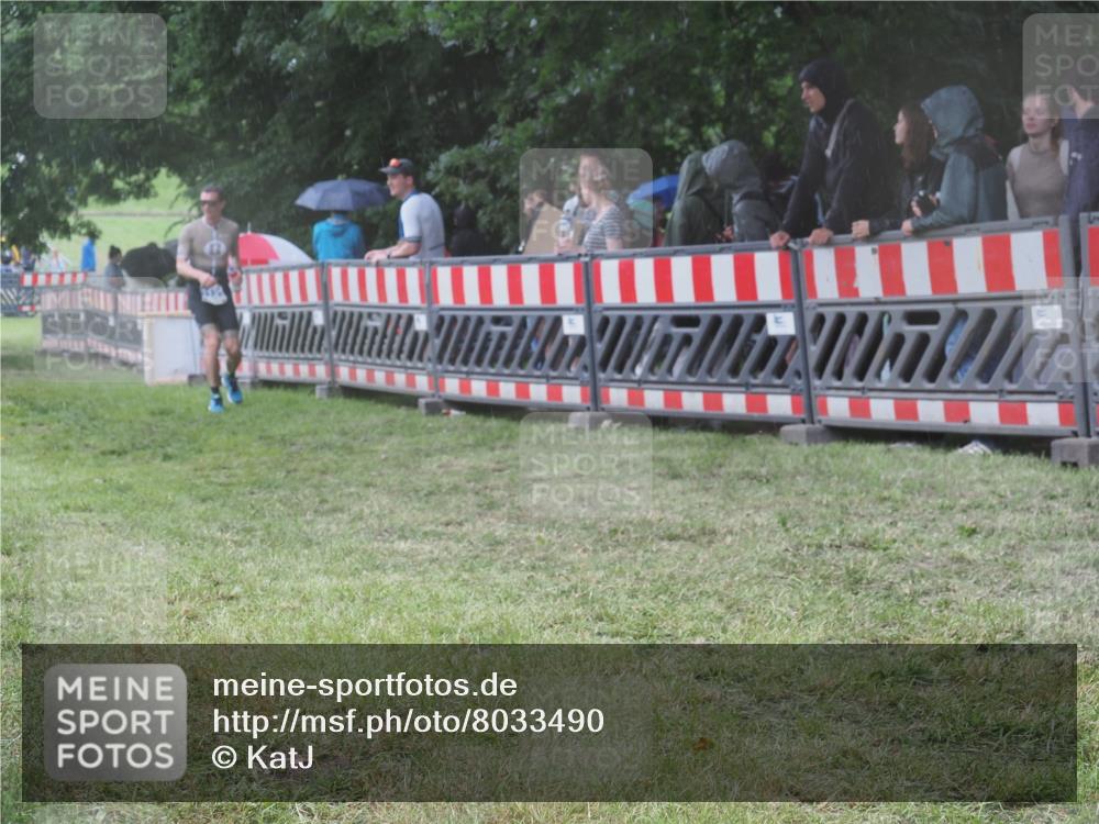 21.06.2025 - 27. Vierlanden-Triathlon KatJ http://msf.ph/oto/8033490 15.06.2025 13:45:18 Ziel 1127 meine-sportfotos.de