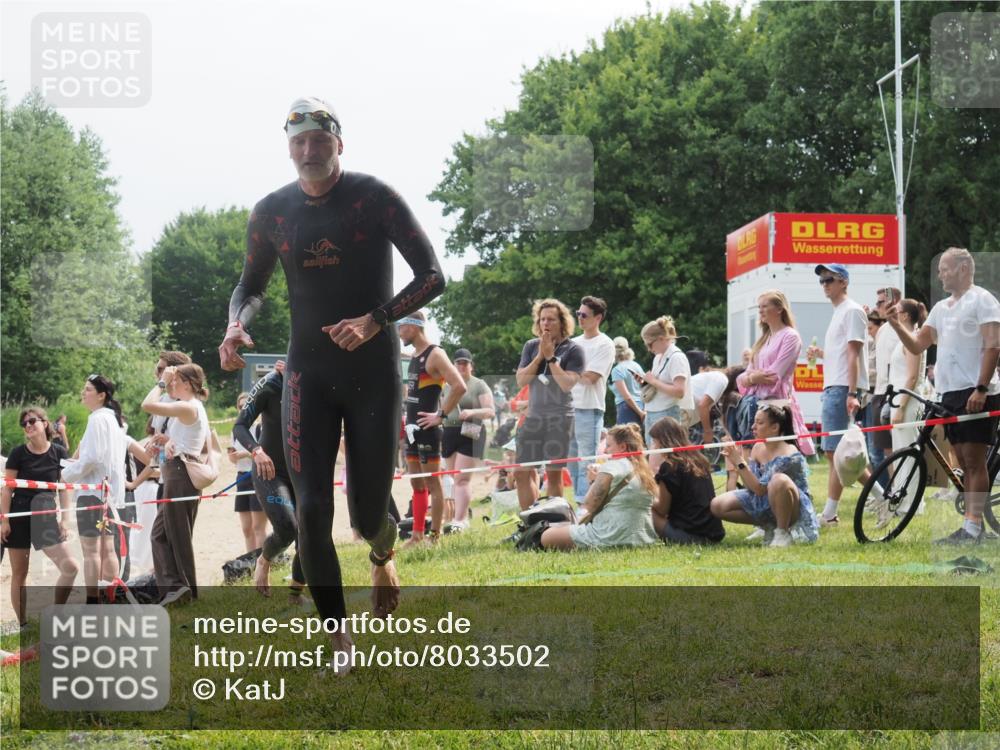 15.06.2025 - 27. Vierlanden-Triathlon KatJ http://msf.ph/oto/8033502 15.06.2025 11:15:59 Schwimmen 919, 946, 951, 963 meine-sportfotos.de