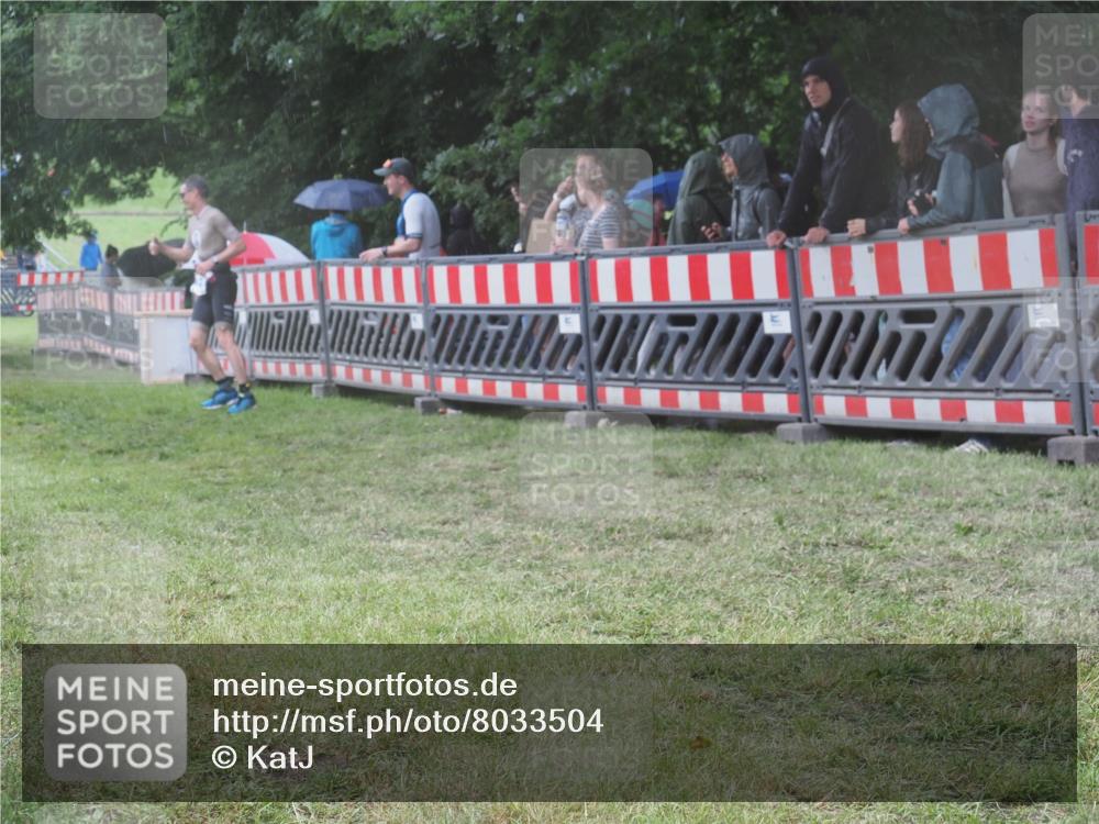 21.06.2025 - 27. Vierlanden-Triathlon KatJ http://msf.ph/oto/8033504 15.06.2025 13:45:19 Ziel 1127 meine-sportfotos.de