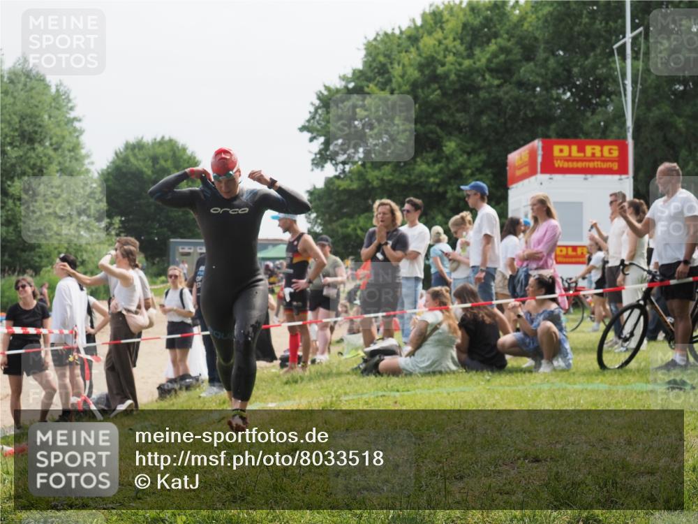 15.06.2025 - 27. Vierlanden-Triathlon KatJ http://msf.ph/oto/8033518 15.06.2025 11:16:00 Schwimmen 792, 919, 946, 951, 963 meine-sportfotos.de