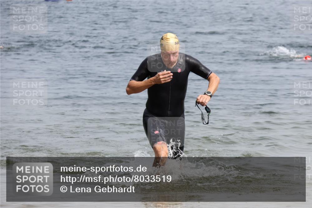 15.06.2025 - 27. Vierlanden-Triathlon Lena Gebhardt http://msf.ph/oto/8033519 15.06.2025 11:18:02 Schwimmen 834 meine-sportfotos.de