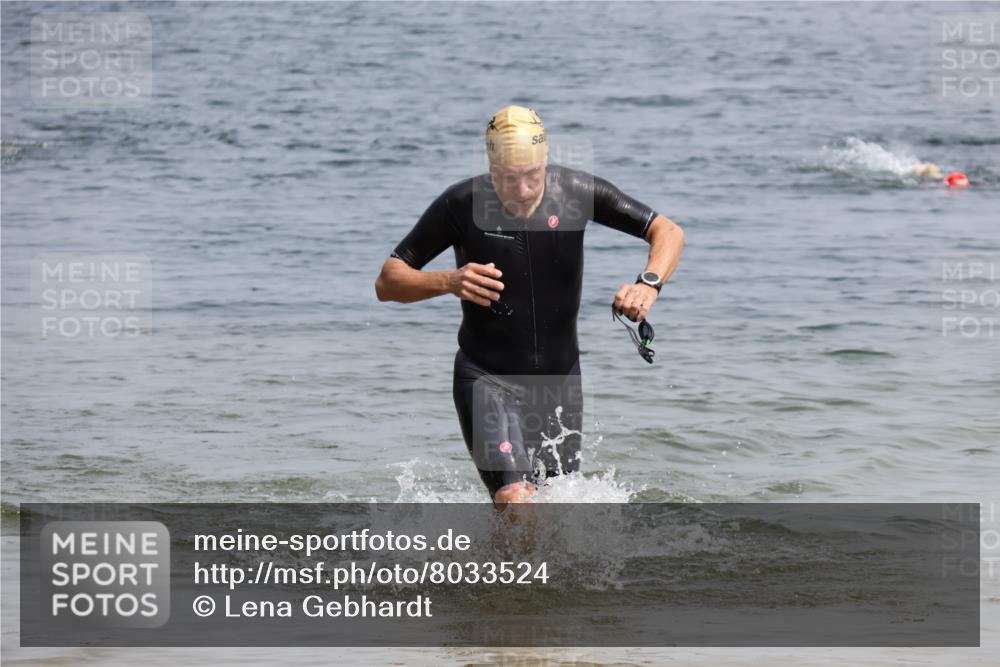 15.06.2025 - 27. Vierlanden-Triathlon Lena Gebhardt http://msf.ph/oto/8033524 15.06.2025 11:18:03 Schwimmen 834 meine-sportfotos.de