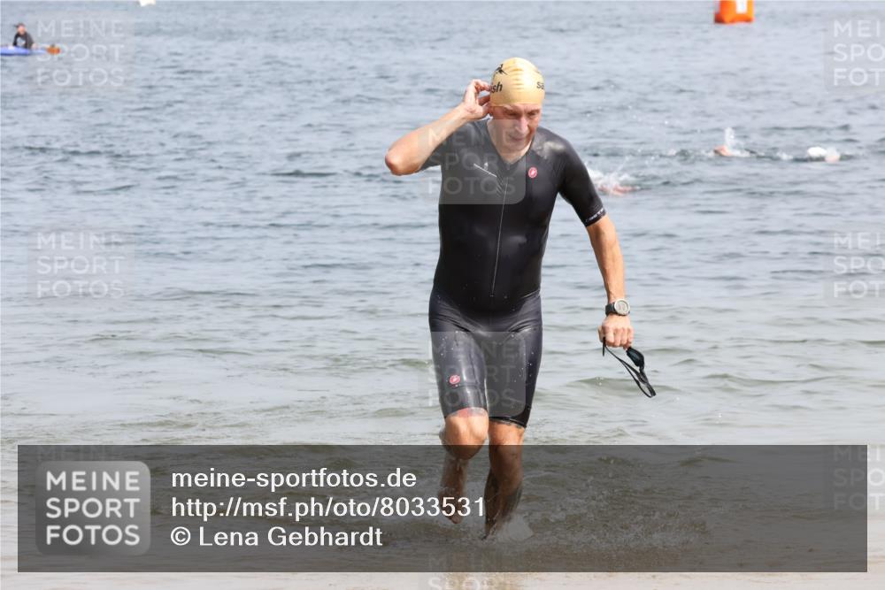 15.06.2025 - 27. Vierlanden-Triathlon Lena Gebhardt http://msf.ph/oto/8033531 15.06.2025 11:18:04 Schwimmen 834 meine-sportfotos.de