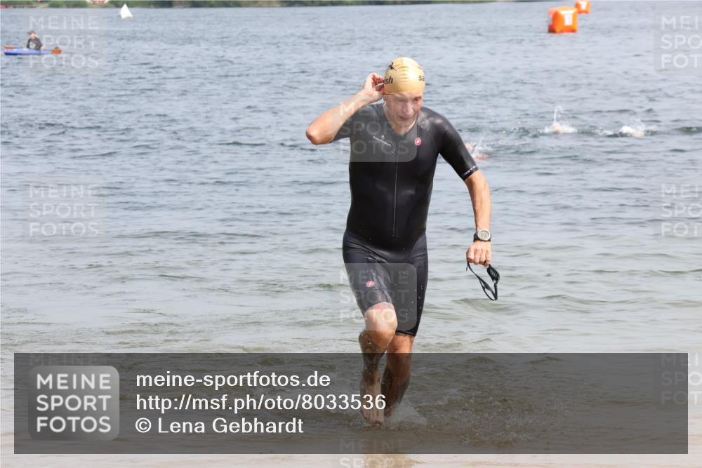 15.06.2025 - 27. Vierlanden-Triathlon Lena Gebhardt http://msf.ph/oto/8033536 15.06.2025 11:18:05 Schwimmen 834 meine-sportfotos.de