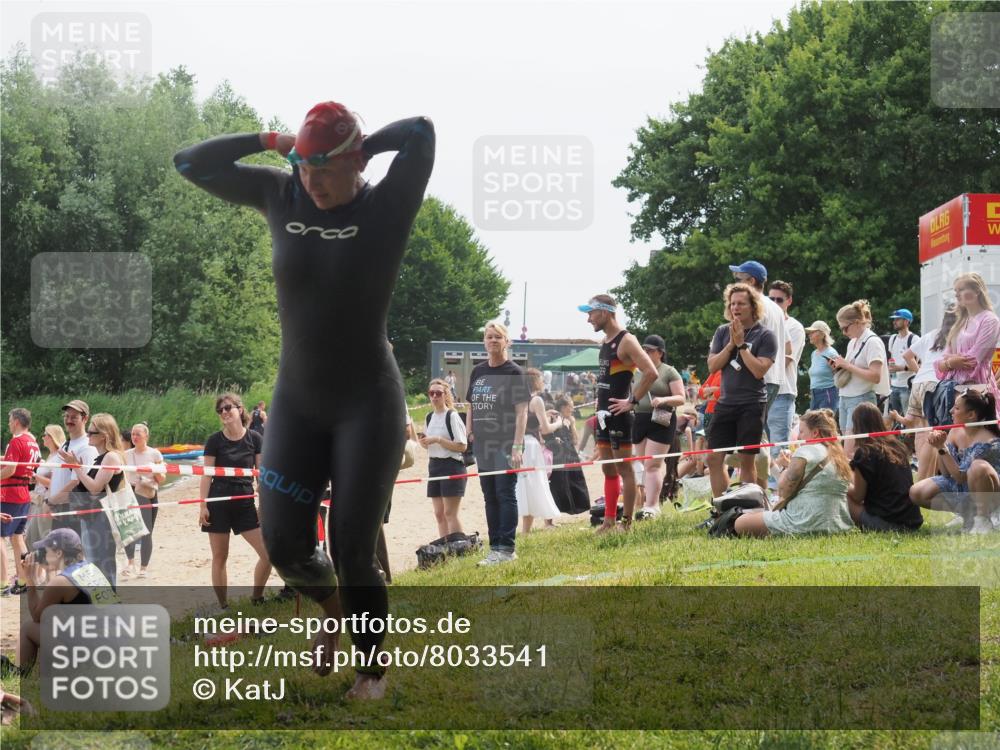 15.06.2025 - 27. Vierlanden-Triathlon KatJ http://msf.ph/oto/8033541 15.06.2025 11:16:01 Schwimmen 792, 919, 946, 951, 963 meine-sportfotos.de