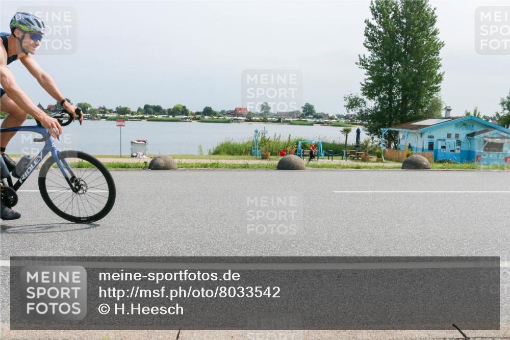 15.06.2025 - 27. Vierlanden-Triathlon H.Heesch http://msf.ph/oto/8033542 15.06.2025 11:40:37 Radfahren 206, 678, 760 meine-sportfotos.de