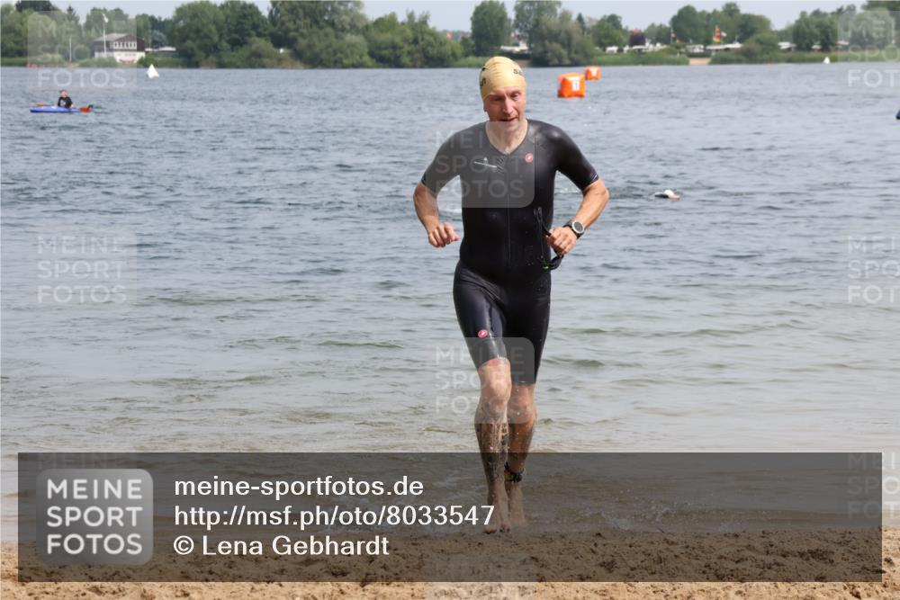 15.06.2025 - 27. Vierlanden-Triathlon Lena Gebhardt http://msf.ph/oto/8033547 15.06.2025 11:18:05 Schwimmen 834 meine-sportfotos.de