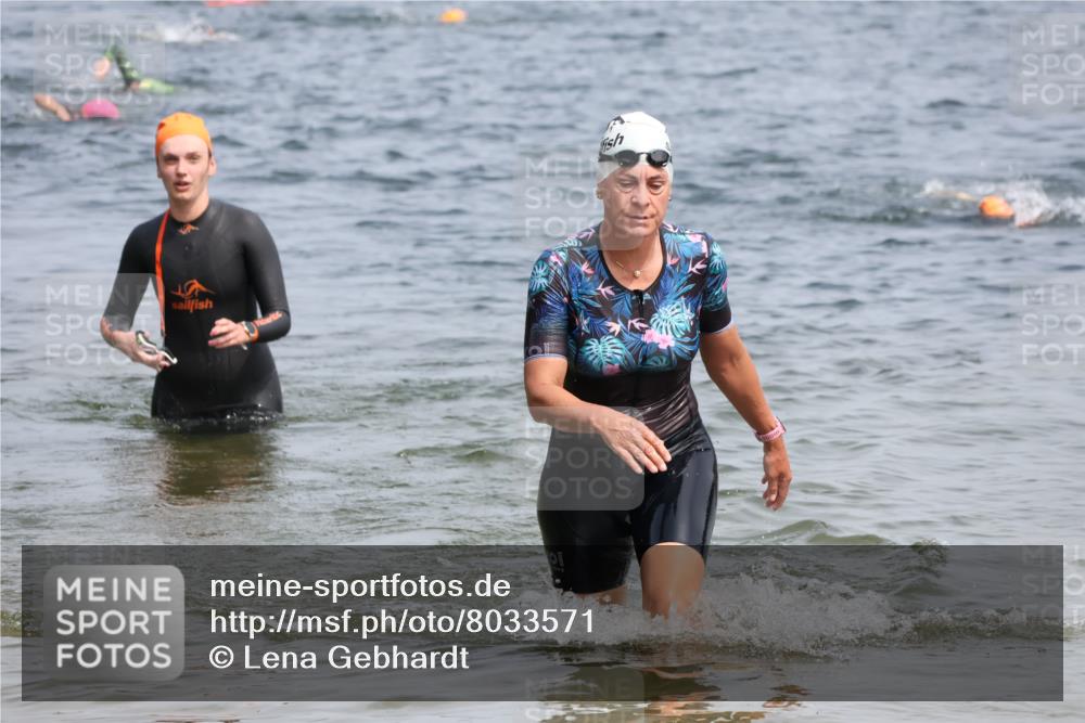 15.06.2025 - 27. Vierlanden-Triathlon Lena Gebhardt http://msf.ph/oto/8033571 15.06.2025 11:18:11 Schwimmen 834, 908, 933 meine-sportfotos.de