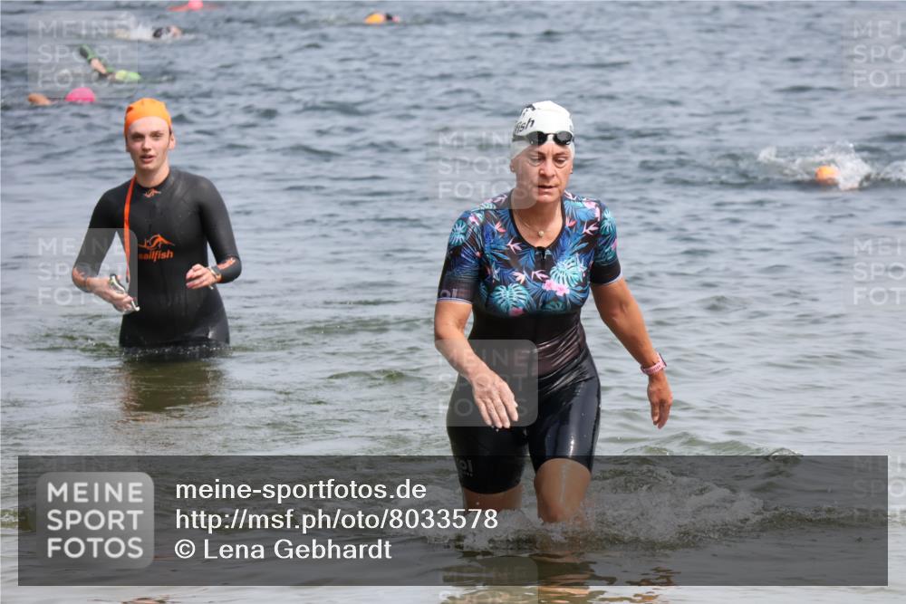 15.06.2025 - 27. Vierlanden-Triathlon Lena Gebhardt http://msf.ph/oto/8033578 15.06.2025 11:18:11 Schwimmen 834, 908, 933 meine-sportfotos.de