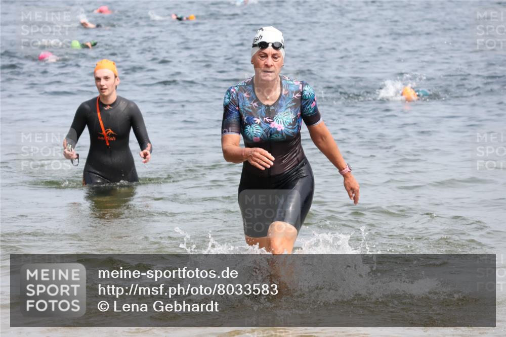 15.06.2025 - 27. Vierlanden-Triathlon Lena Gebhardt http://msf.ph/oto/8033583 15.06.2025 11:18:13 Schwimmen 834, 908, 933 meine-sportfotos.de