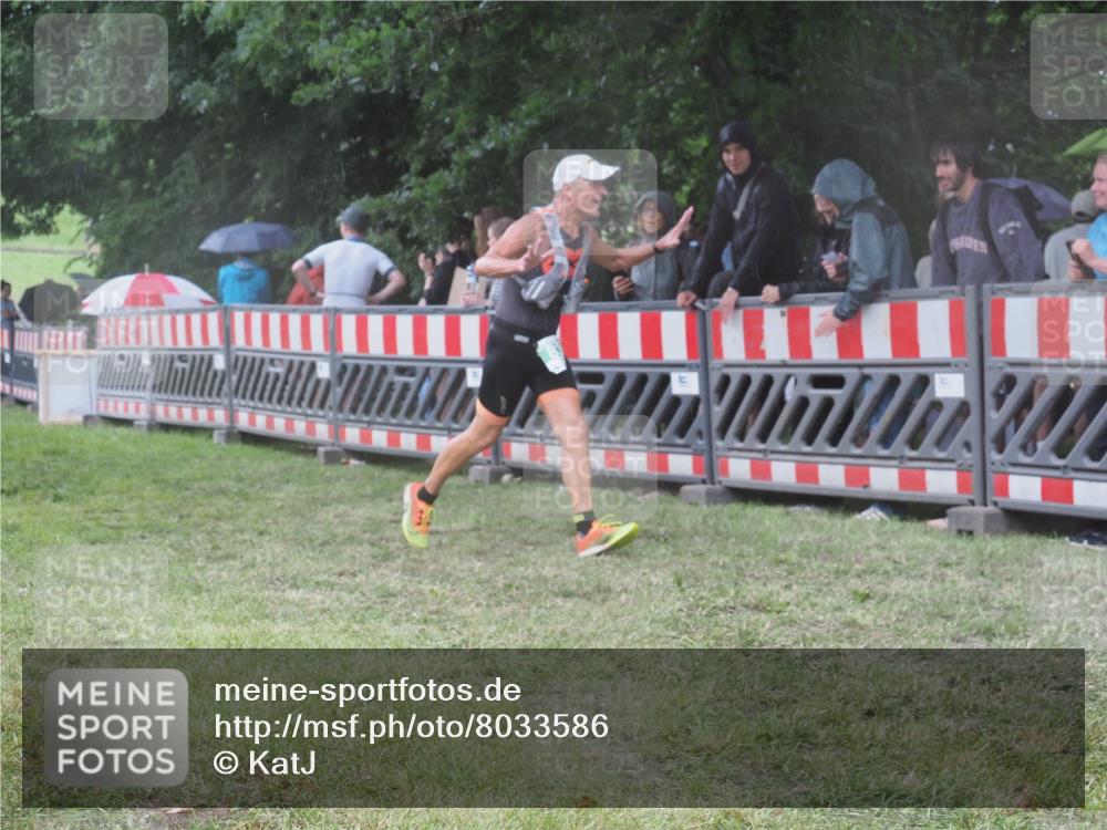 21.06.2025 - 27. Vierlanden-Triathlon KatJ http://msf.ph/oto/8033586 15.06.2025 13:45:33 Ziel 830 meine-sportfotos.de