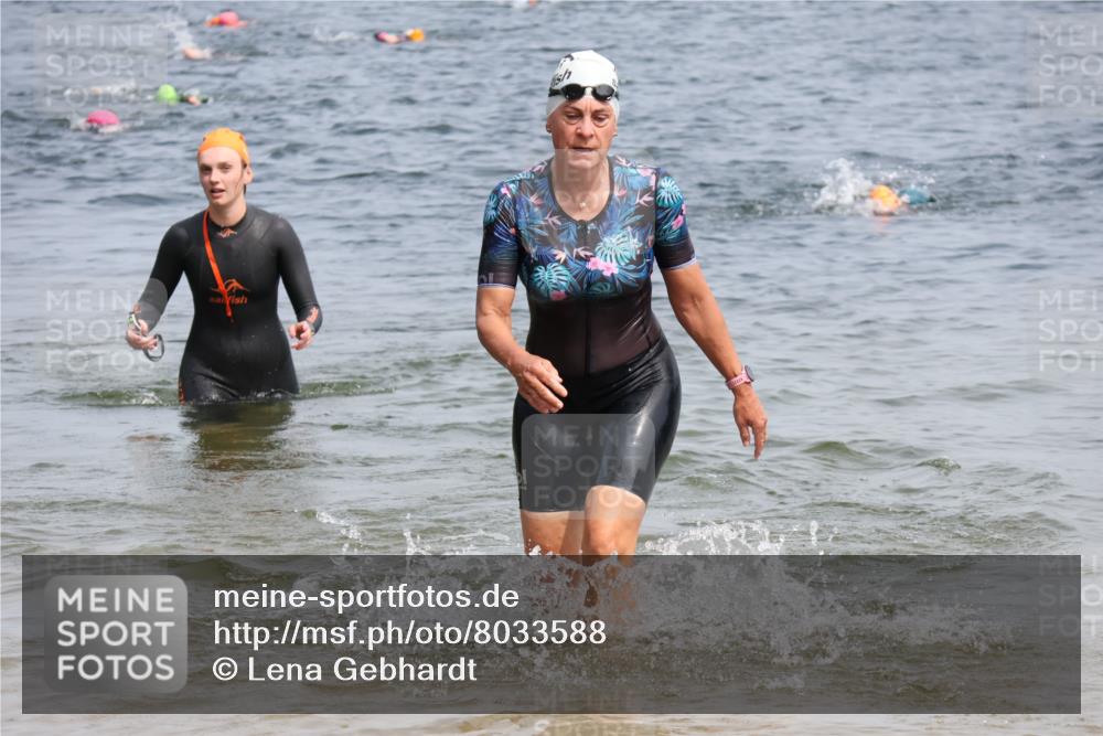 15.06.2025 - 27. Vierlanden-Triathlon Lena Gebhardt http://msf.ph/oto/8033588 15.06.2025 11:18:13 Schwimmen 834, 908, 933 meine-sportfotos.de