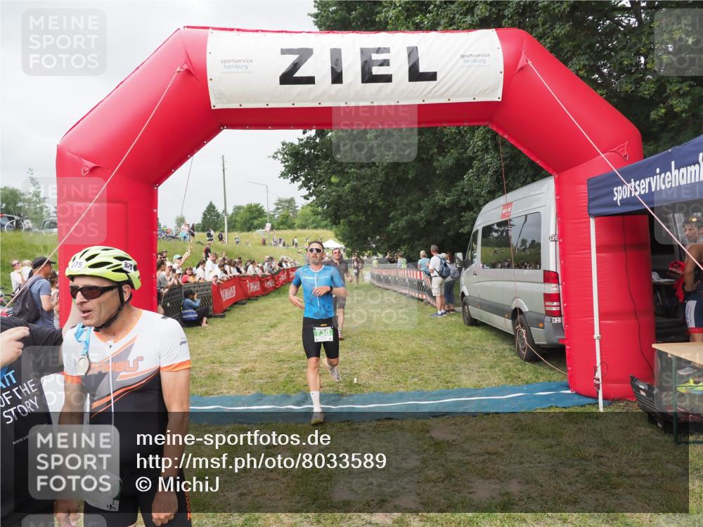 21.06.2025 - 27. Vierlanden-Triathlon MichiJ http://msf.ph/oto/8033589 15.06.2026 12:56:05 Ziel 6, 730, 875 meine-sportfotos.de