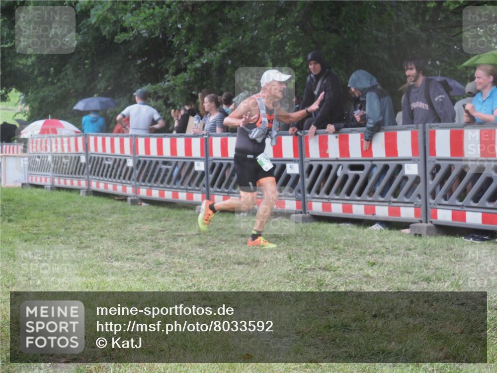 21.06.2025 - 27. Vierlanden-Triathlon KatJ http://msf.ph/oto/8033592 15.06.2025 13:45:33 Ziel 830 meine-sportfotos.de