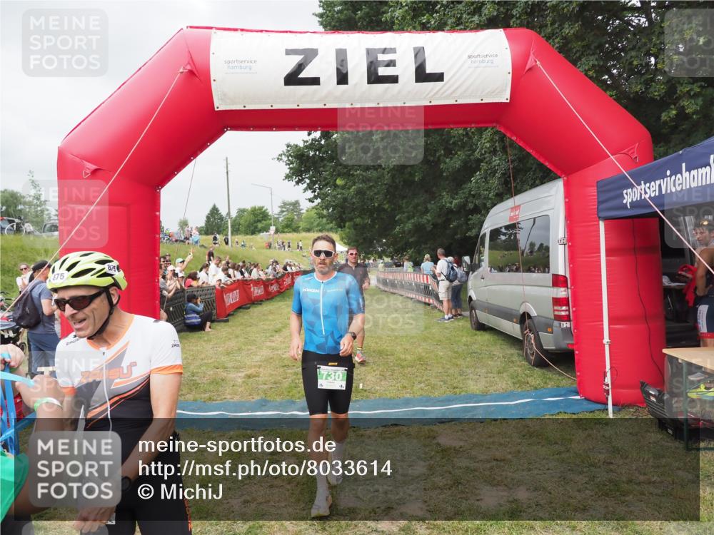 21.06.2025 - 27. Vierlanden-Triathlon MichiJ http://msf.ph/oto/8033614 15.06.2026 12:56:05 Ziel 6, 730, 875 meine-sportfotos.de