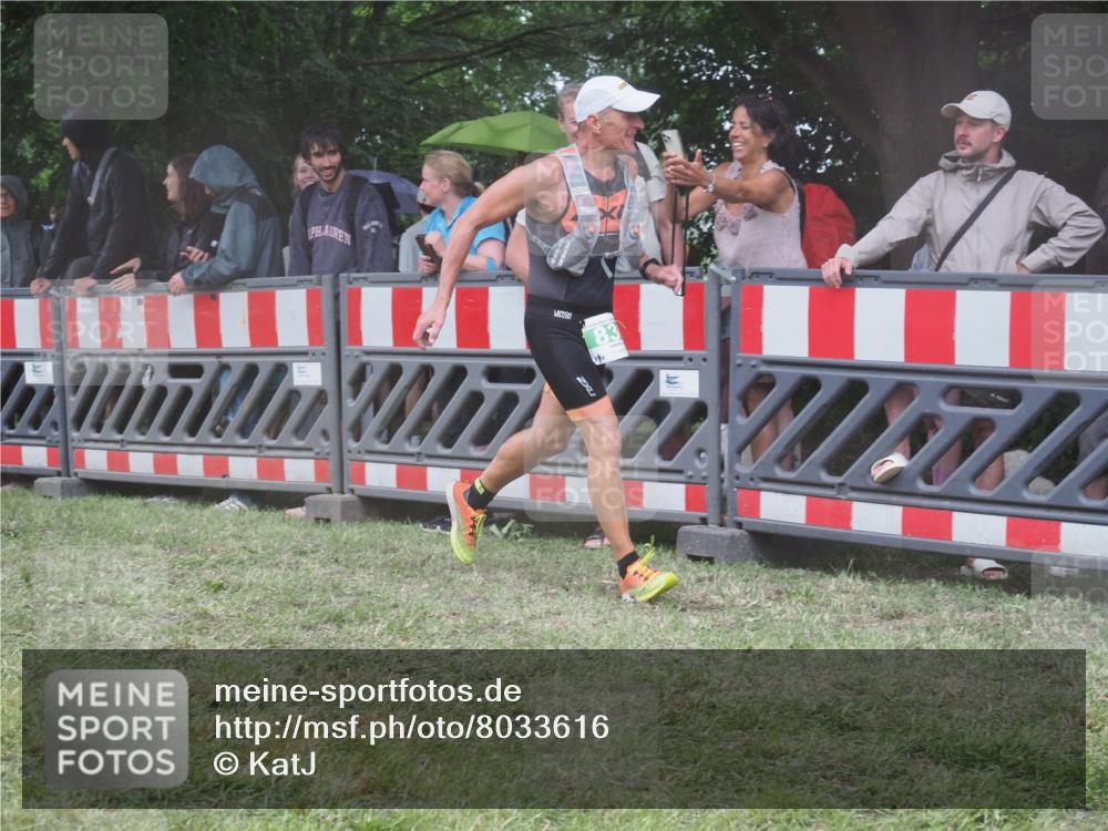 21.06.2025 - 27. Vierlanden-Triathlon KatJ http://msf.ph/oto/8033616 15.06.2025 13:45:34 Ziel 830 meine-sportfotos.de