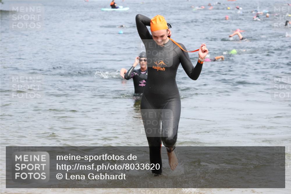 15.06.2025 - 27. Vierlanden-Triathlon Lena Gebhardt http://msf.ph/oto/8033620 15.06.2025 11:18:18 Schwimmen 834, 908, 933, 970 meine-sportfotos.de