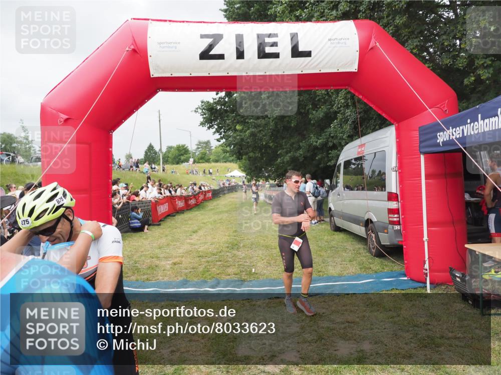 21.06.2025 - 27. Vierlanden-Triathlon MichiJ http://msf.ph/oto/8033623 15.06.2026 12:56:07 Ziel 6, 730, 875, 1002 meine-sportfotos.de