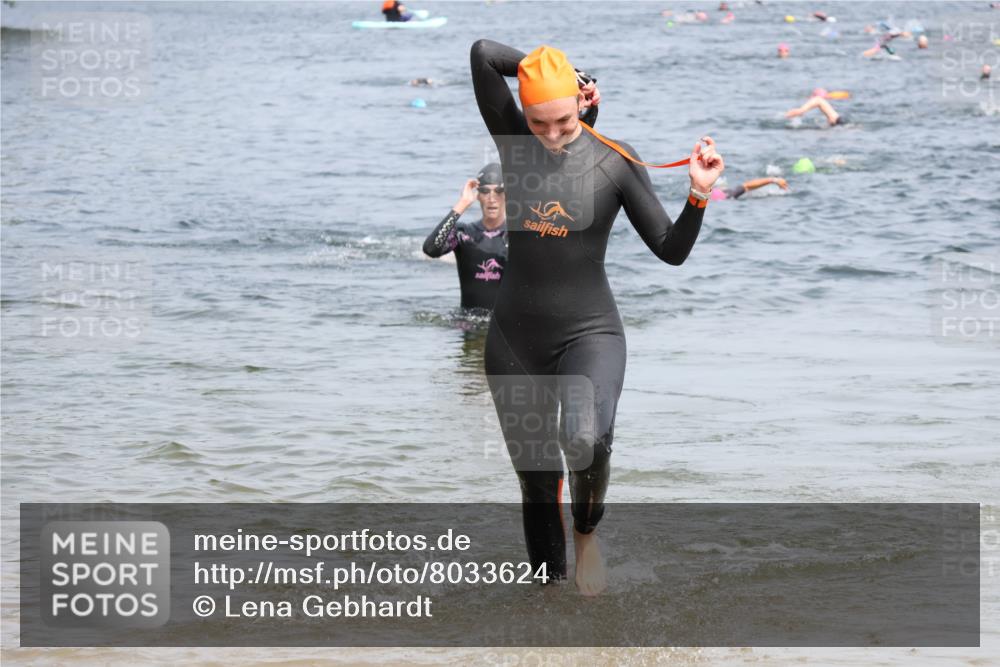 15.06.2025 - 27. Vierlanden-Triathlon Lena Gebhardt http://msf.ph/oto/8033624 15.06.2025 11:18:18 Schwimmen 834, 908, 933, 970 meine-sportfotos.de