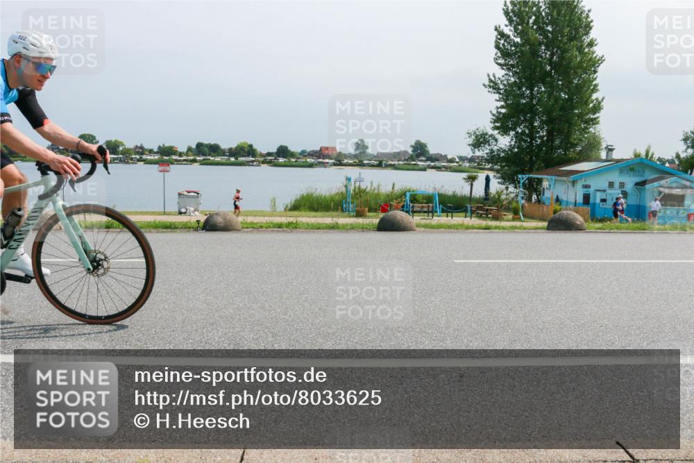 21.06.2025 - 27. Vierlanden-Triathlon H.Heesch http://msf.ph/oto/8033625 15.06.2025 11:40:55 Radfahren 200, 722 meine-sportfotos.de