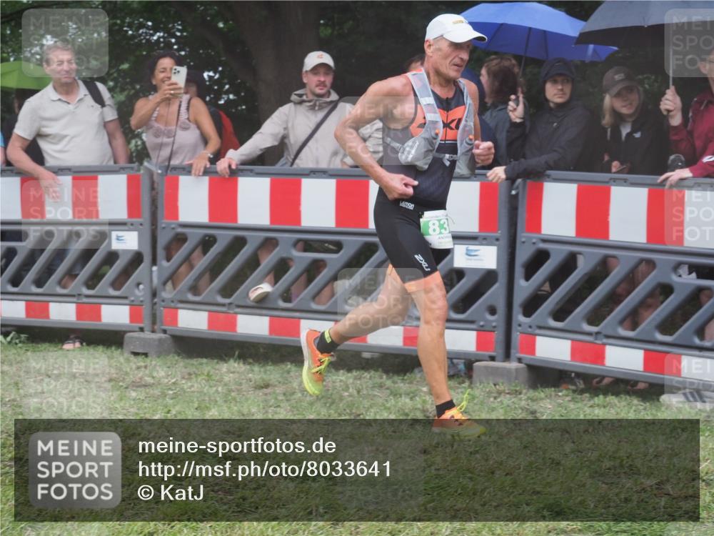 21.06.2025 - 27. Vierlanden-Triathlon KatJ http://msf.ph/oto/8033641 15.06.2025 13:45:35 Ziel 830 meine-sportfotos.de