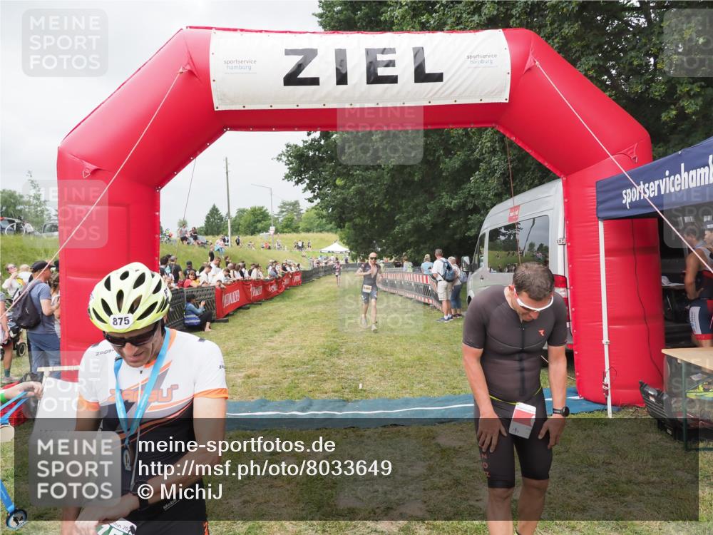 21.06.2025 - 27. Vierlanden-Triathlon MichiJ http://msf.ph/oto/8033649 15.06.2026 12:56:09 Ziel 6, 730, 1002 meine-sportfotos.de