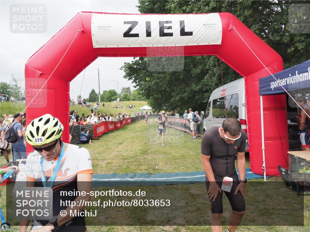 21.06.2025 - 27. Vierlanden-Triathlon MichiJ http://msf.ph/oto/8033653 15.06.2026 12:56:09 Ziel 6, 730, 1002 meine-sportfotos.de